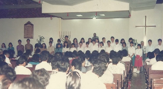 ruang-kebaktian-mimbar-gereja